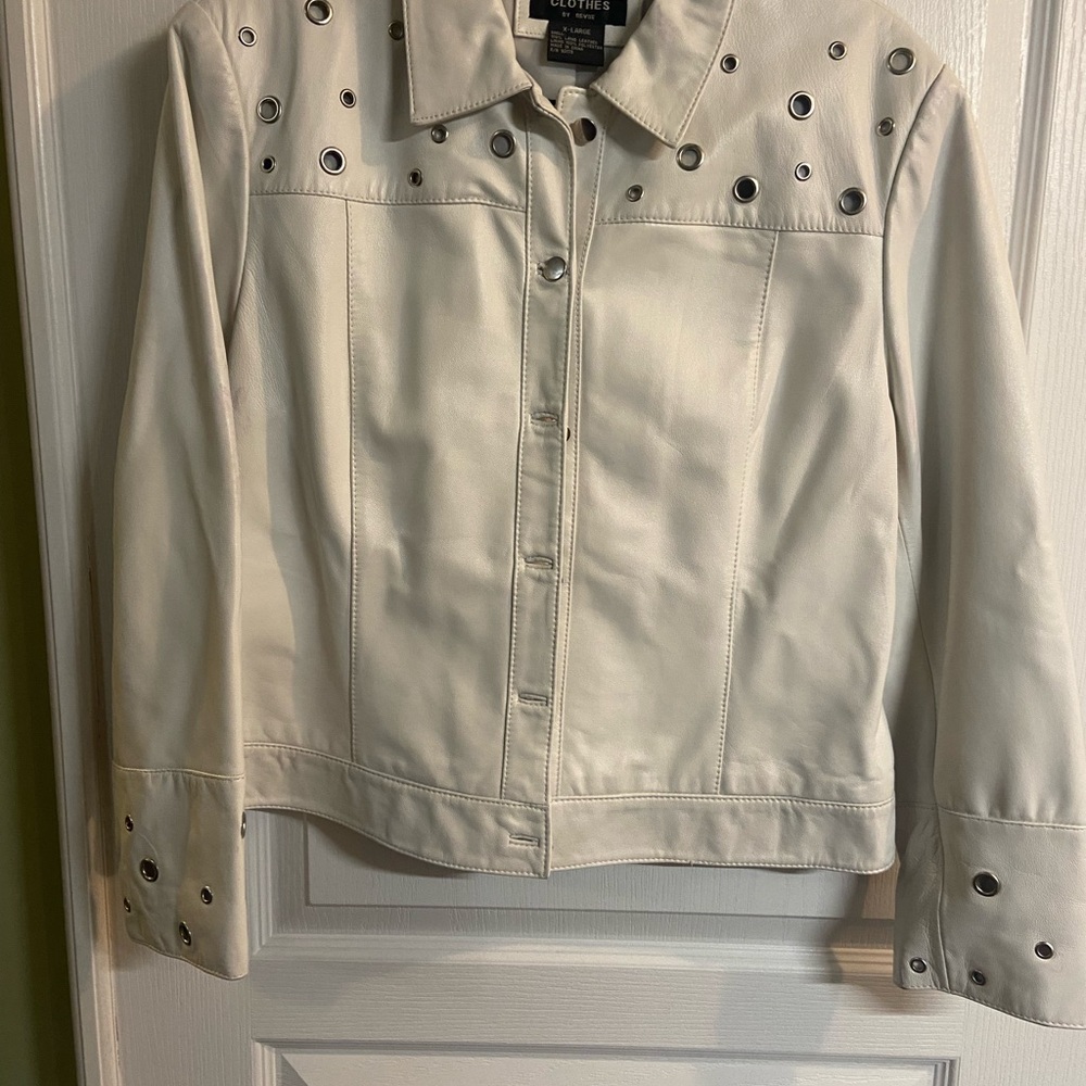Focus 2000 Stylish White Authentic Leather Jacket with Silver Accents